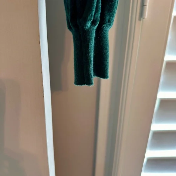 3/$10 Ralph Lauren Green Ruffled V-Neck Sweater - Picture 2 of 5